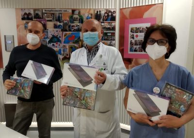 Ospedale di Vimercate, i lavoratori della Knorr-Bremse donano tablet ai bambini del reparto di pediatria